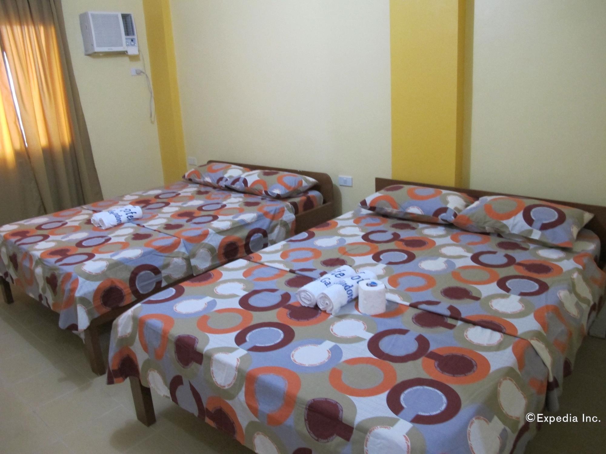 White Beach Hotel Puerto Galera Powered By Cocotel Bagian luar foto