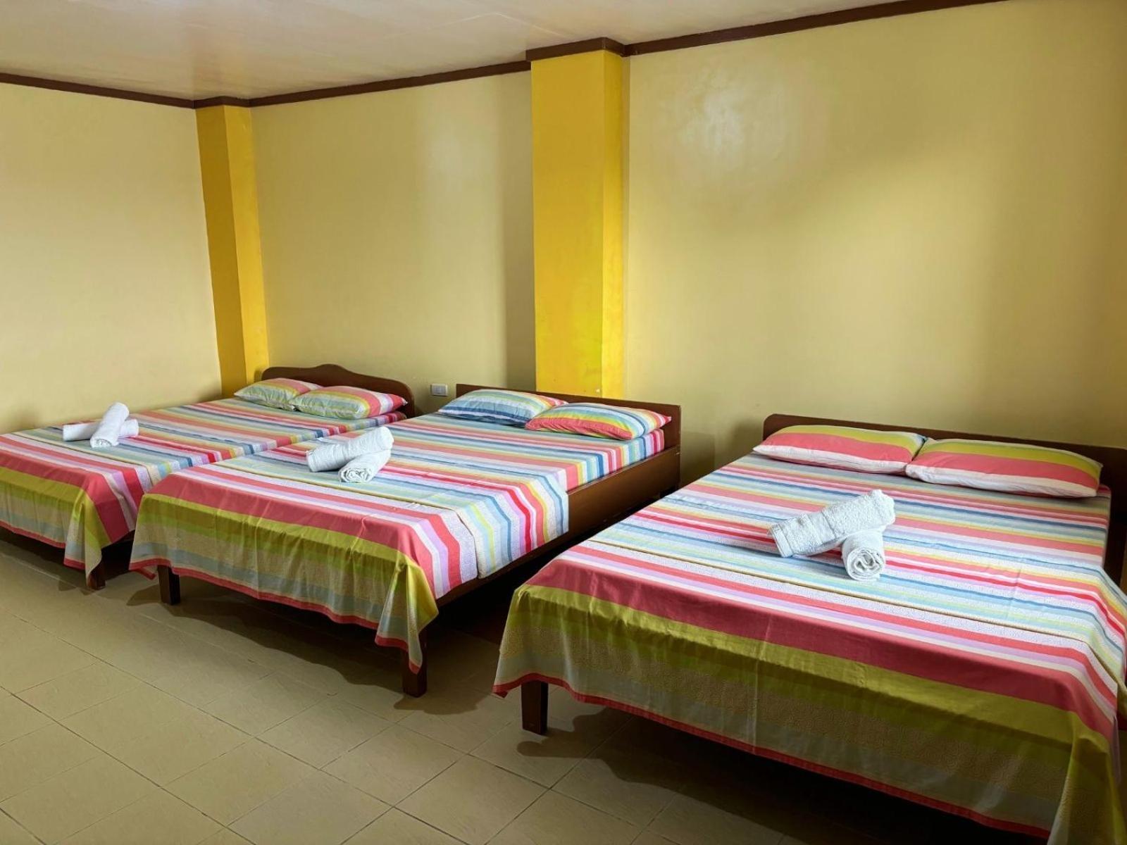 White Beach Hotel Puerto Galera Powered By Cocotel Bagian luar foto
