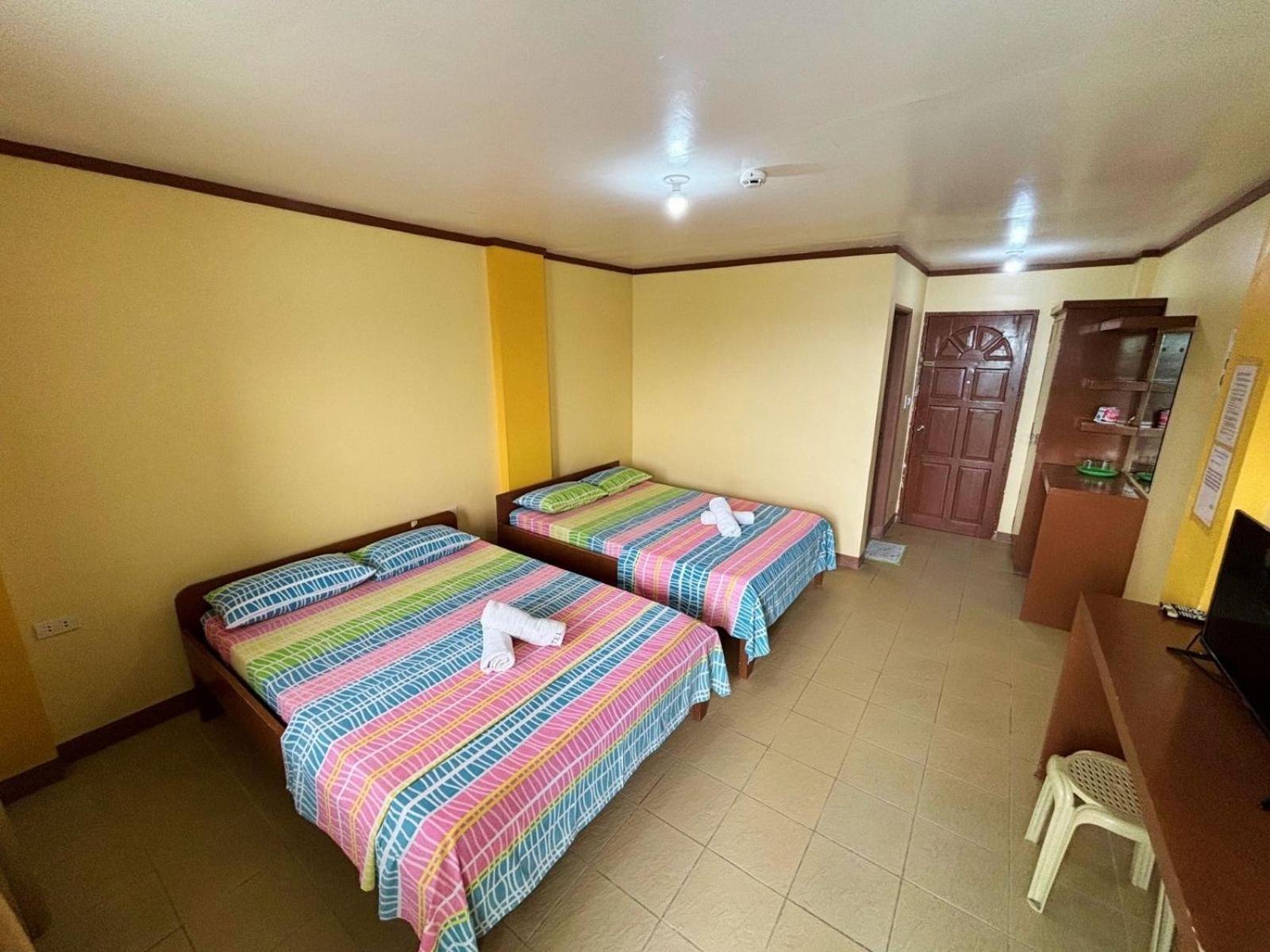 White Beach Hotel Puerto Galera Powered By Cocotel Bagian luar foto