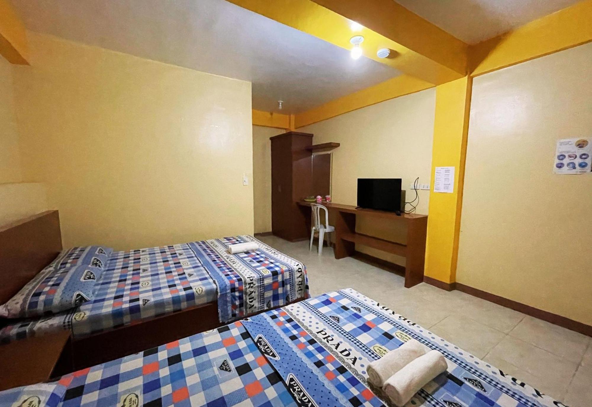 White Beach Hotel Puerto Galera Powered By Cocotel Bagian luar foto