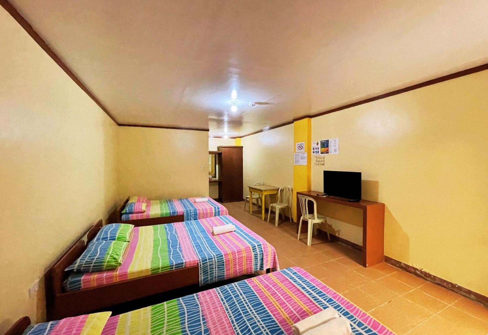 White Beach Hotel Puerto Galera Powered By Cocotel Bagian luar foto