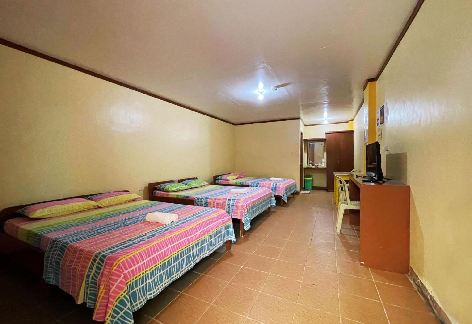 White Beach Hotel Puerto Galera Powered By Cocotel Bagian luar foto