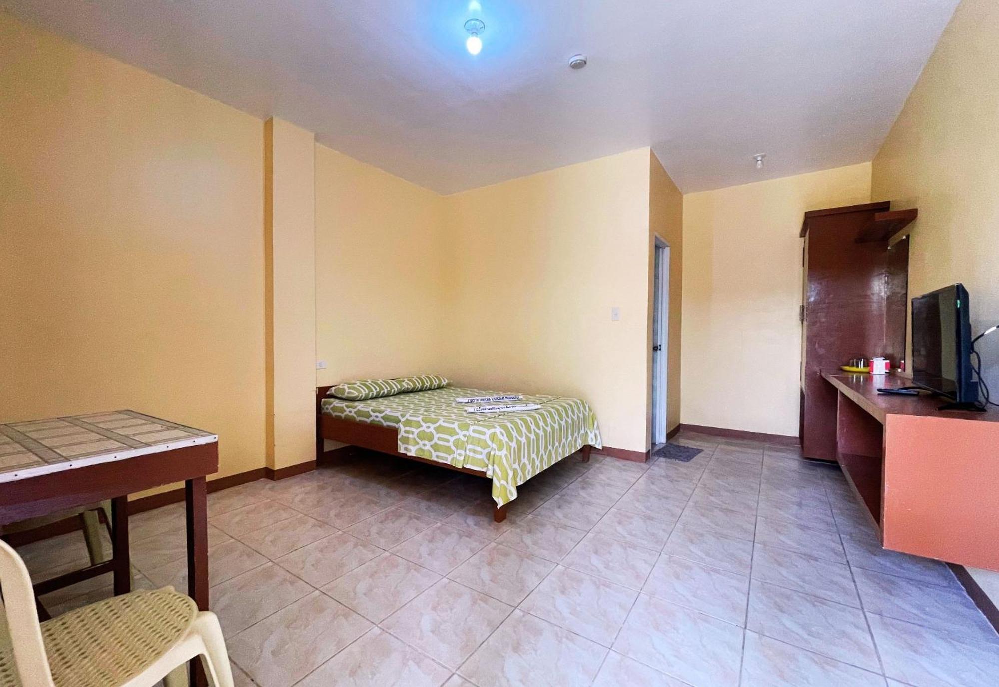White Beach Hotel Puerto Galera Powered By Cocotel Bagian luar foto