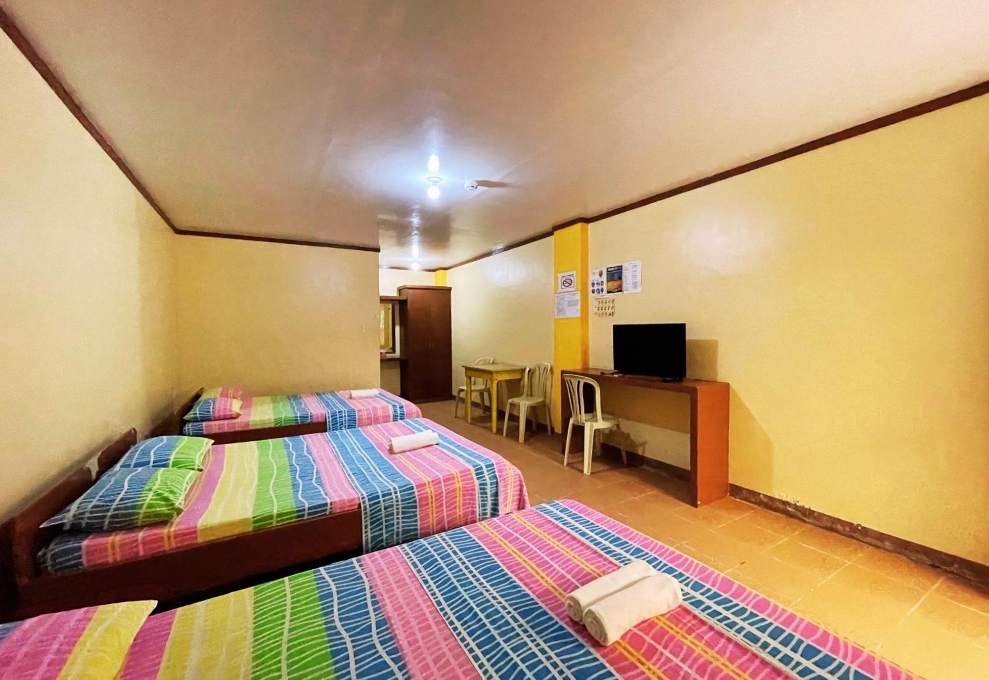 White Beach Hotel Puerto Galera Powered By Cocotel Bagian luar foto