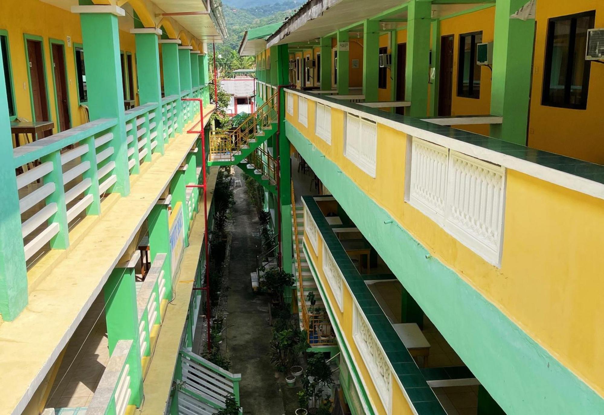 White Beach Hotel Puerto Galera Powered By Cocotel Bagian luar foto