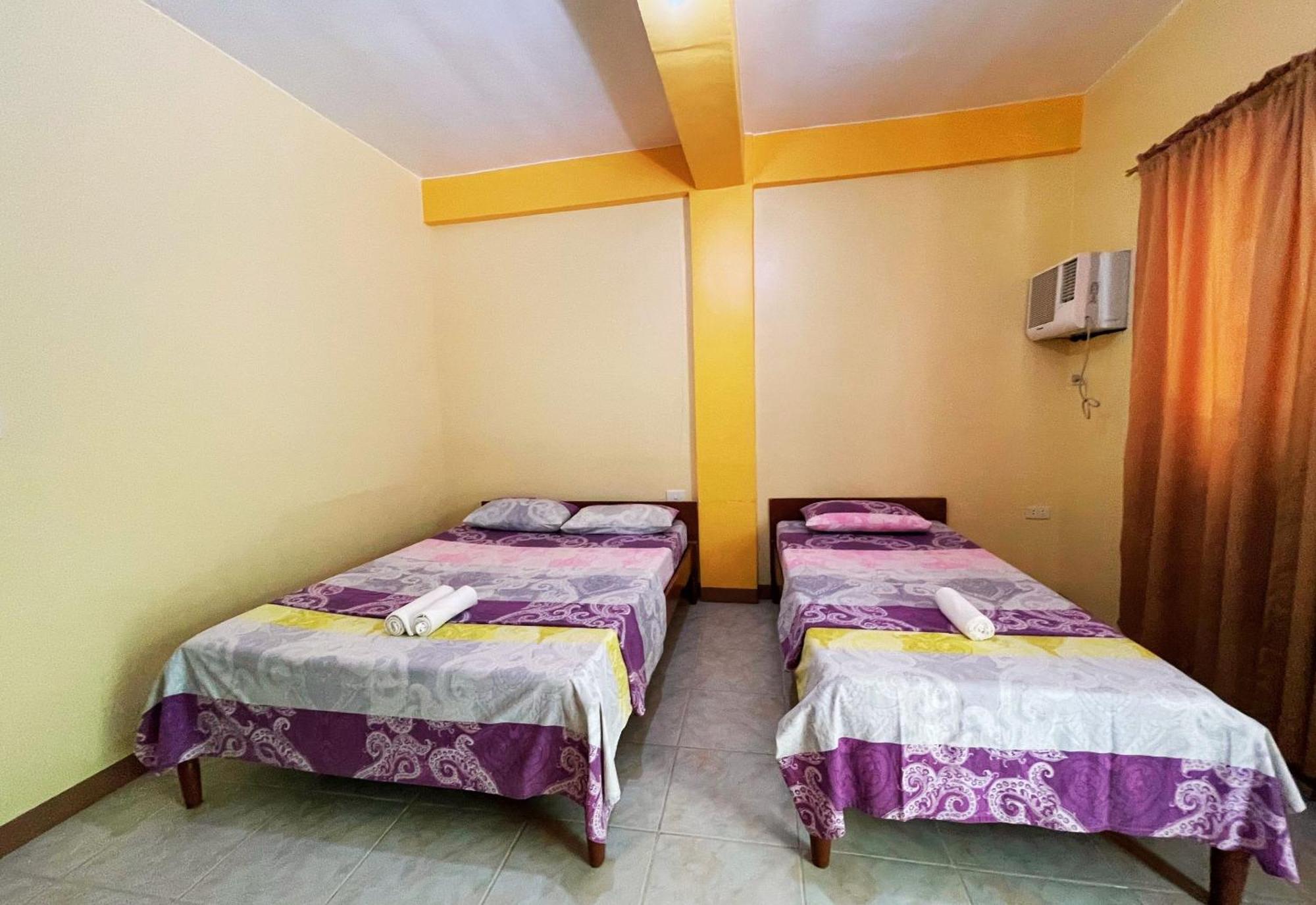White Beach Hotel Puerto Galera Powered By Cocotel Bagian luar foto