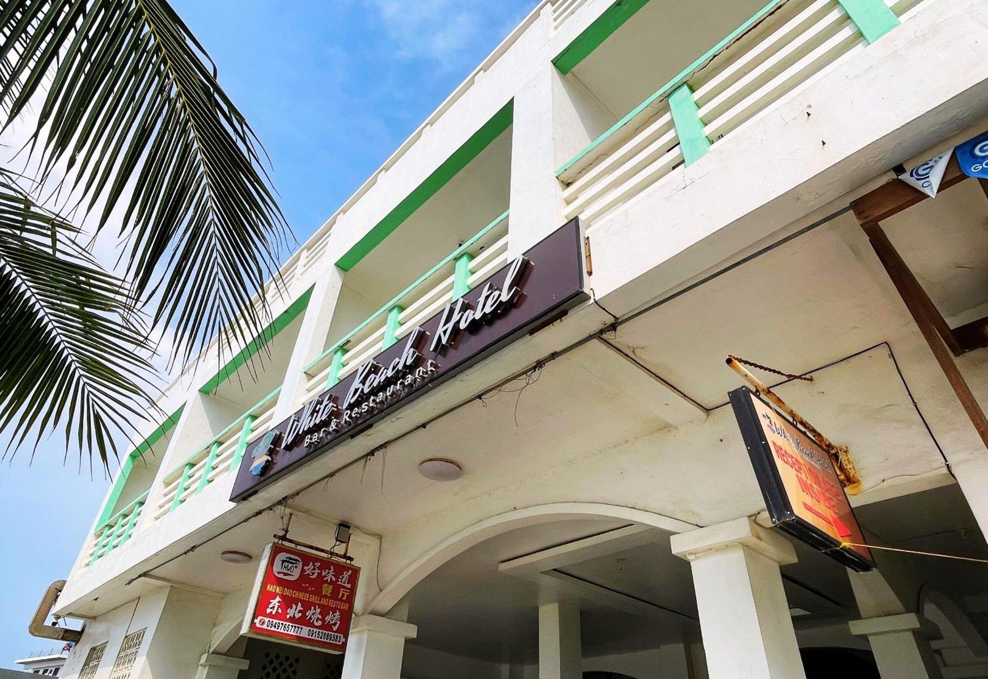 White Beach Hotel Puerto Galera Powered By Cocotel Bagian luar foto